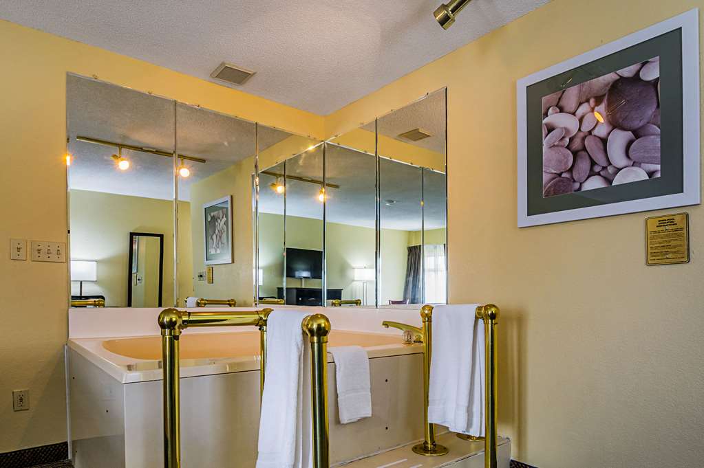 Quality Inn & Suites Greensburg I 74 - photo 23