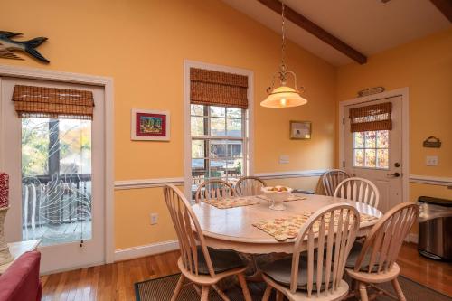 Woodlands Wonder by Oak Island Accommodations - photo 13