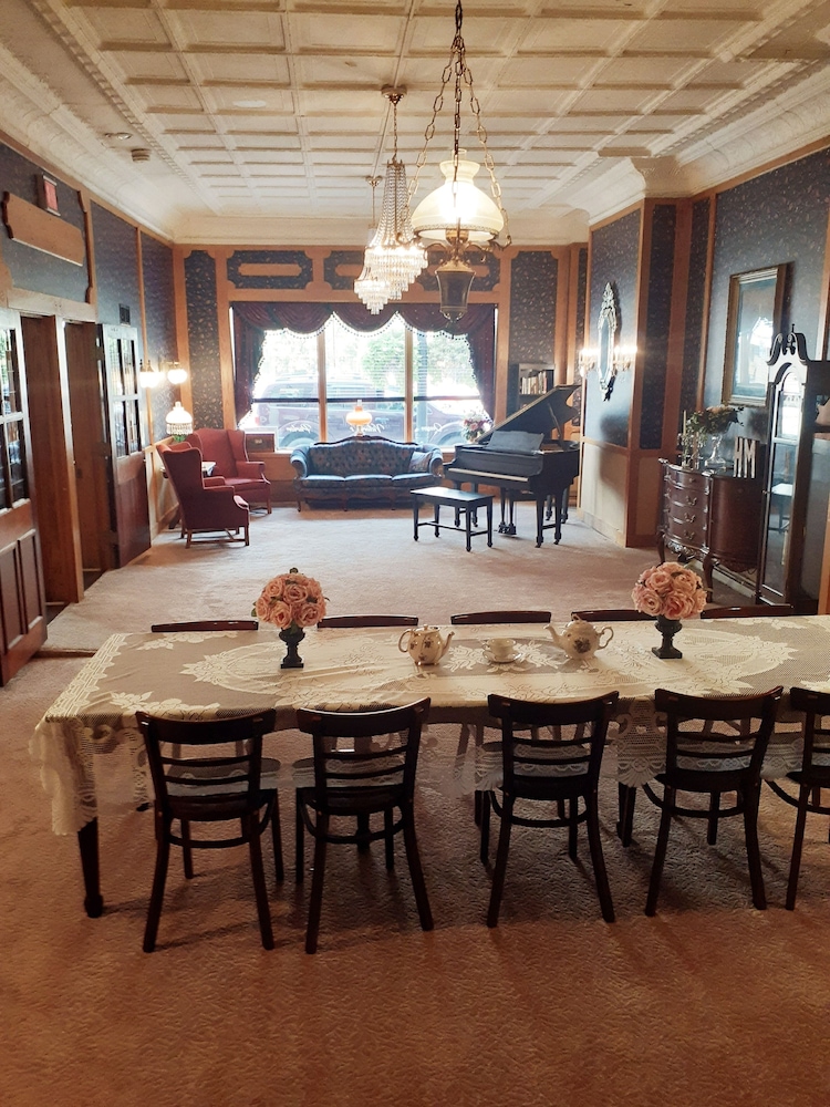 Hotel Millersburg - photo 5