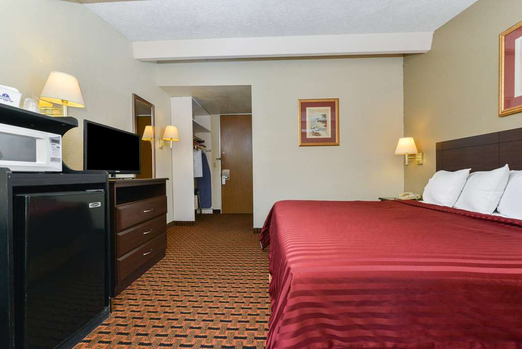 Americas Best Value Inn Sarasota Downtown - photo 12