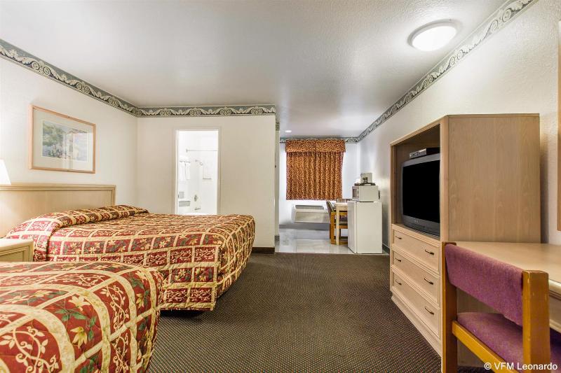 Monterey Fairgrounds Inn - photo 15