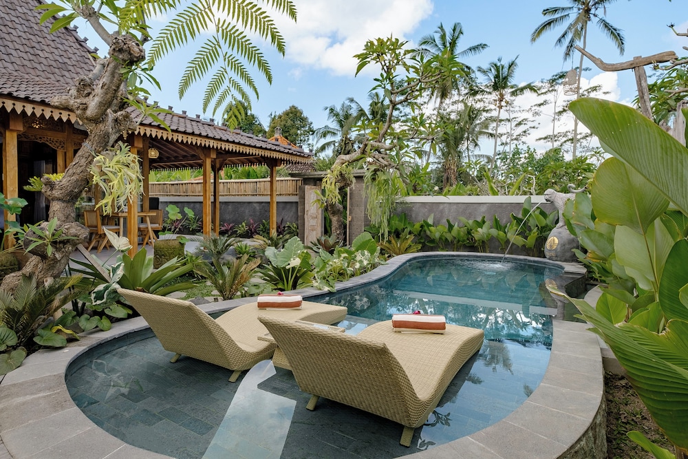 Ratni Ubud Villa — 4-Star Luxury Hotel in Ubud, Indonesia