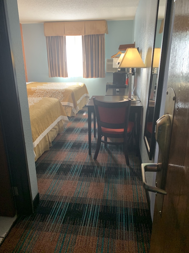 Days Inn by Wyndham Greenwood SC - photo 10