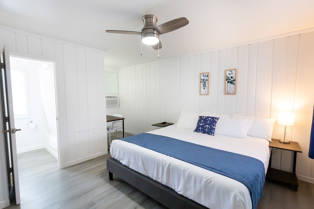 Anchor Bay Inn and Suites - photo 6
