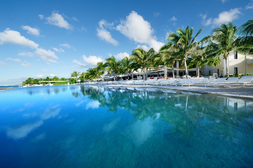 Papagayo Beach Hotel — 4-Star Luxury Hotel in Willemstad, CURAÇAO