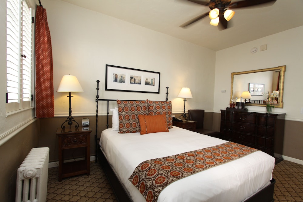 Cypress Inn - photo 6