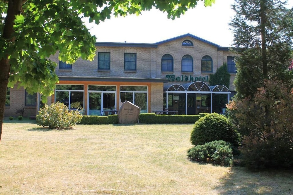 Waldhotel — hotel in Boizenburg