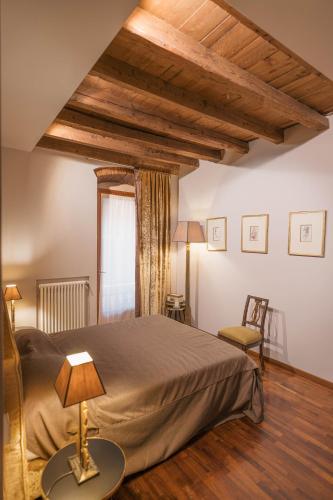 Napule...è apartments — 4-Star Luxury Hotel in Peschiera Del Garda, Italy