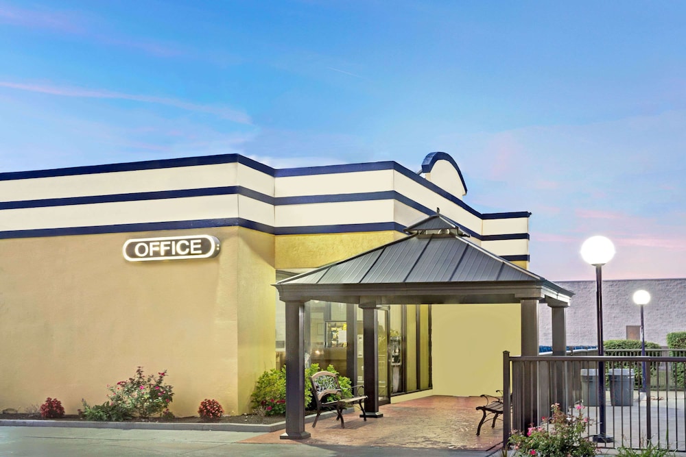 Days Inn by Wyndham Norfolk Military Circle in Norfolk, United States