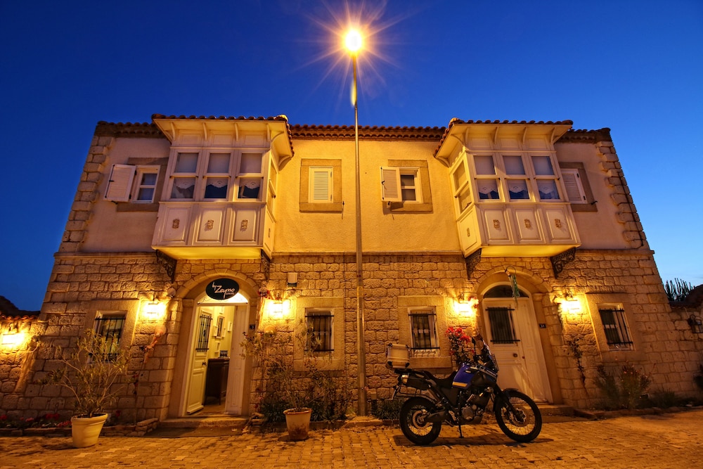 By Zeyno Butik Otel — Alacati