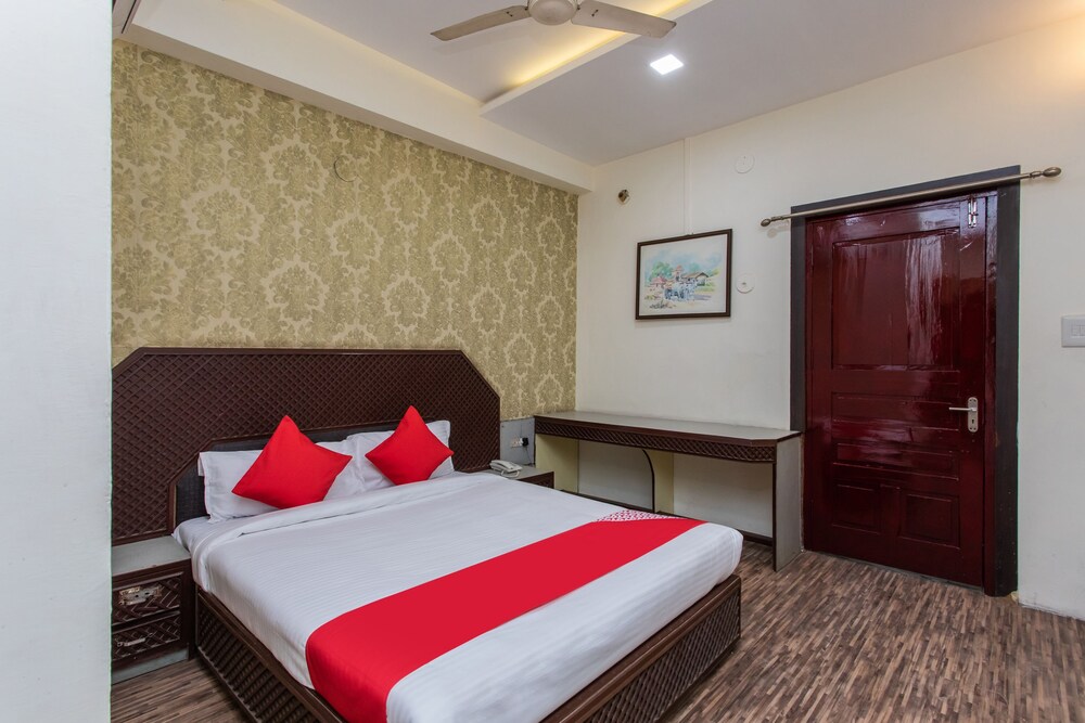 Oyo 24547 Hotel Vishwas Bar And Club Resort — Dewas