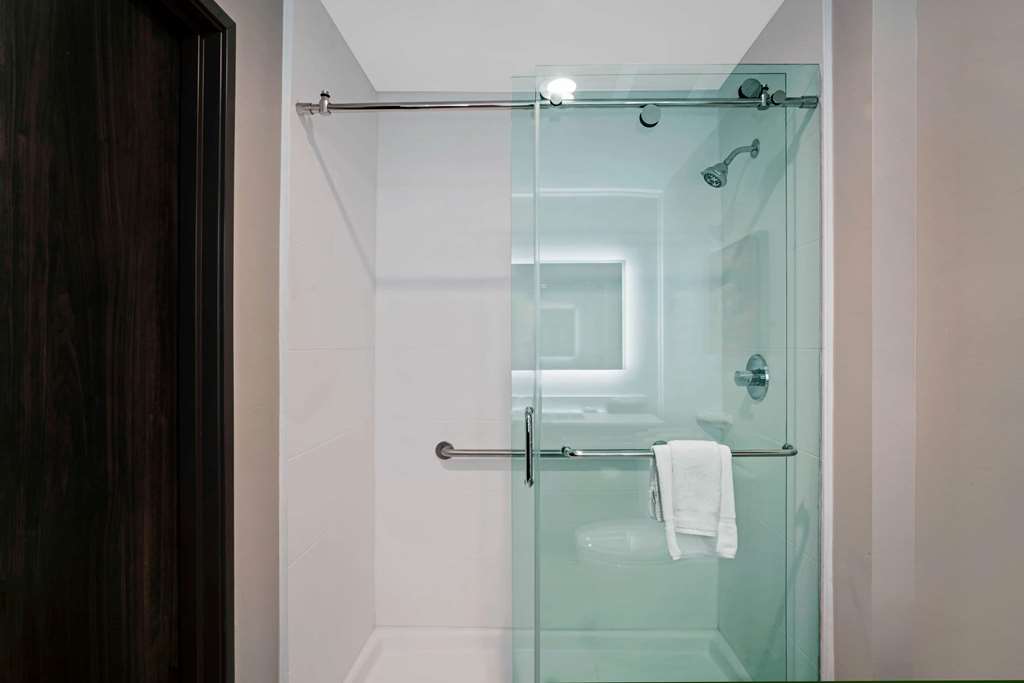 La Quinta Inn & Suites by Wyndham Tuscaloosa University - photo 20