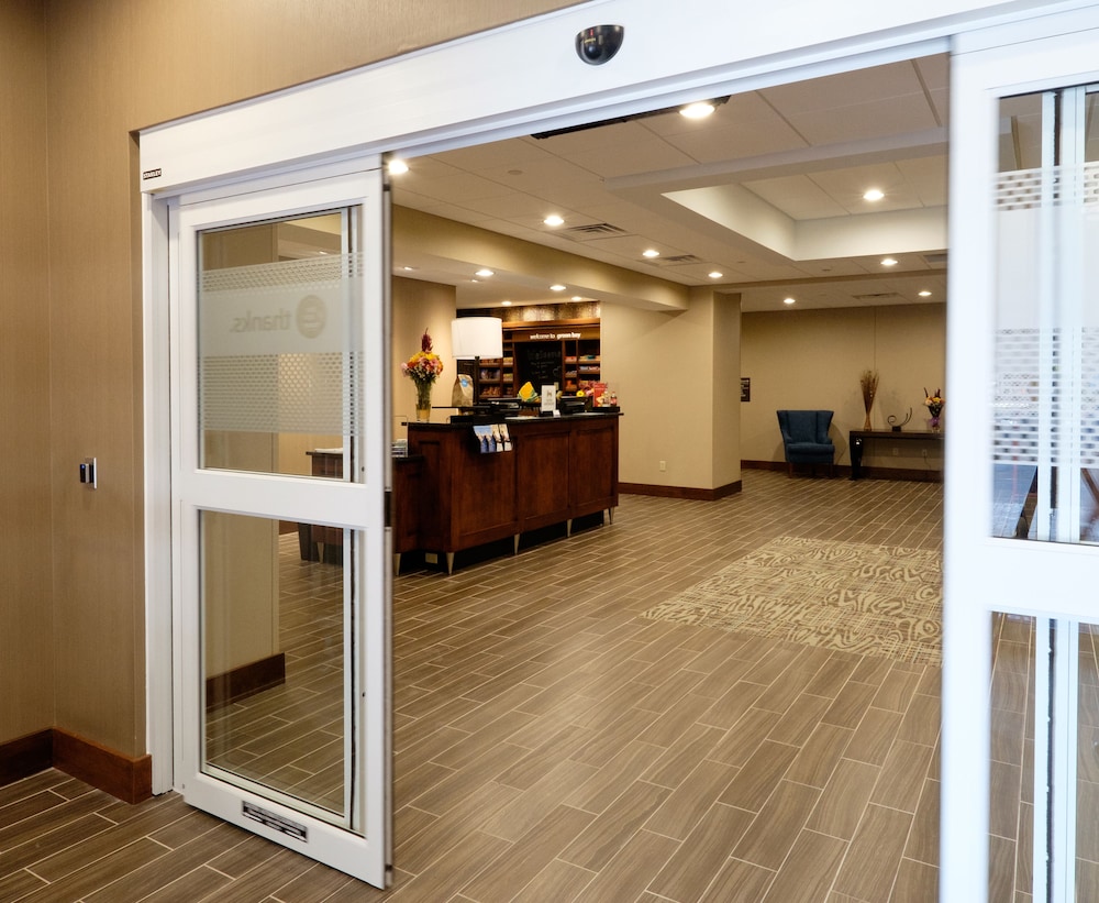 Hampton Inn Green Bay Downtown - photo 2