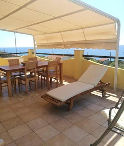 Elegant villa in Magomadas with sea view — 4-Star Luxury Hotel in Magomadas, Italy