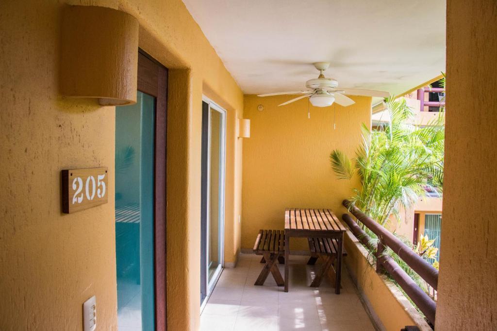 Residencial Los Mangos Departamento 205 — 4-Star Luxury Hotel in Ixtapa-Zihuatanejo, Mexico