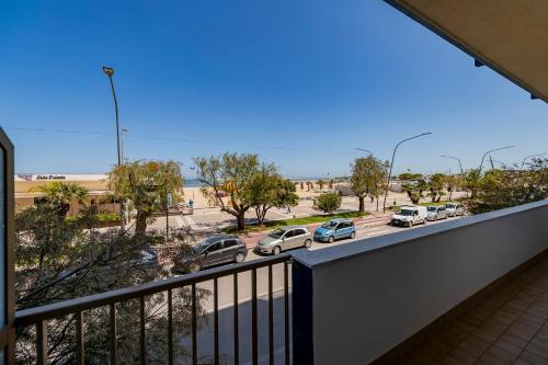 GuestHost Lungomare Sea View Modern Apartment with Balcony — 4-Star Luxury Hotel in Pescara, Italy
