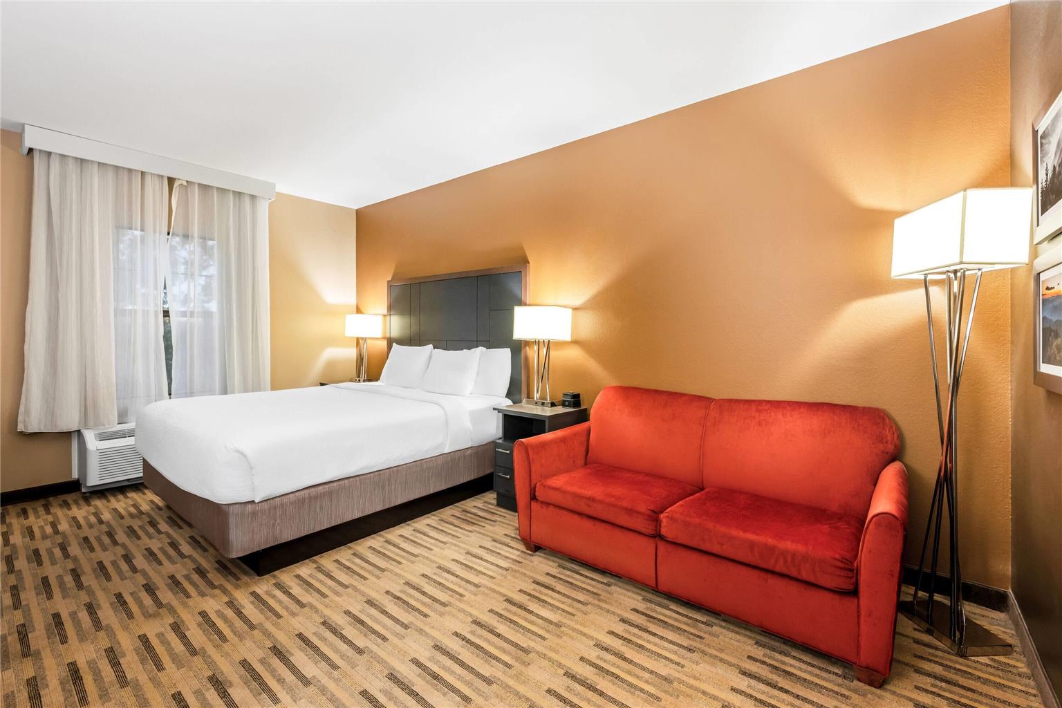 La Quinta Inn & Suites by Wyndham Boone University - photo 23
