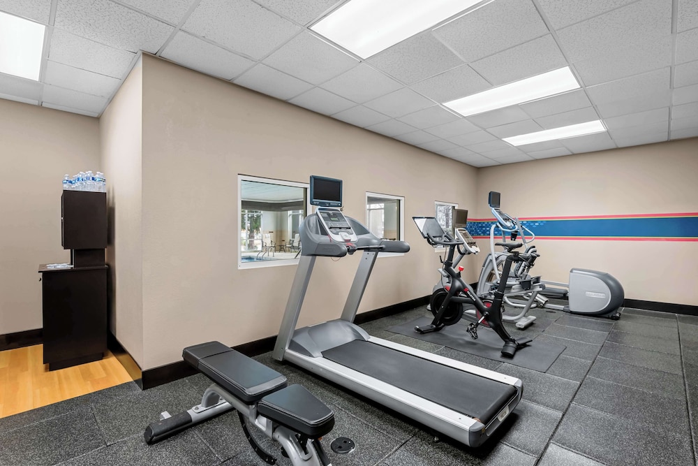 Hampton Inn & Suites Charlotte Airport - photo 34