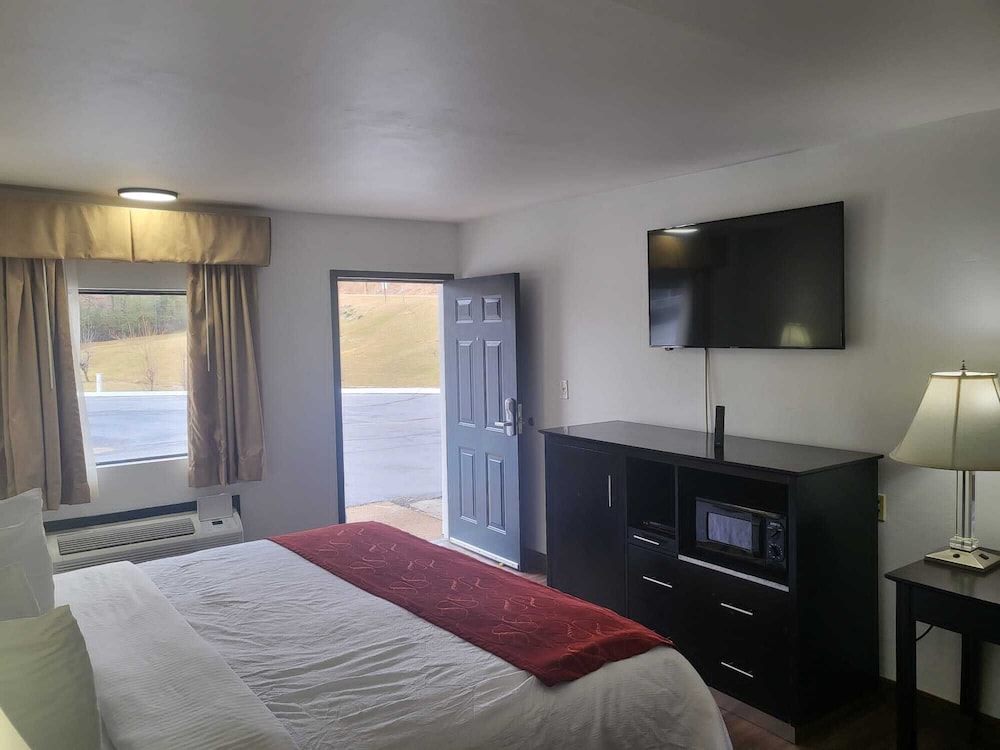 Pine Tree Inn - photo 24