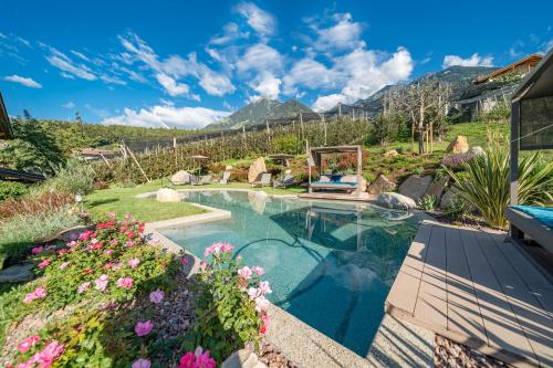 Feldhof Apartment Apfeltraum — 4-Star Luxury Hotel in Caines, Italy