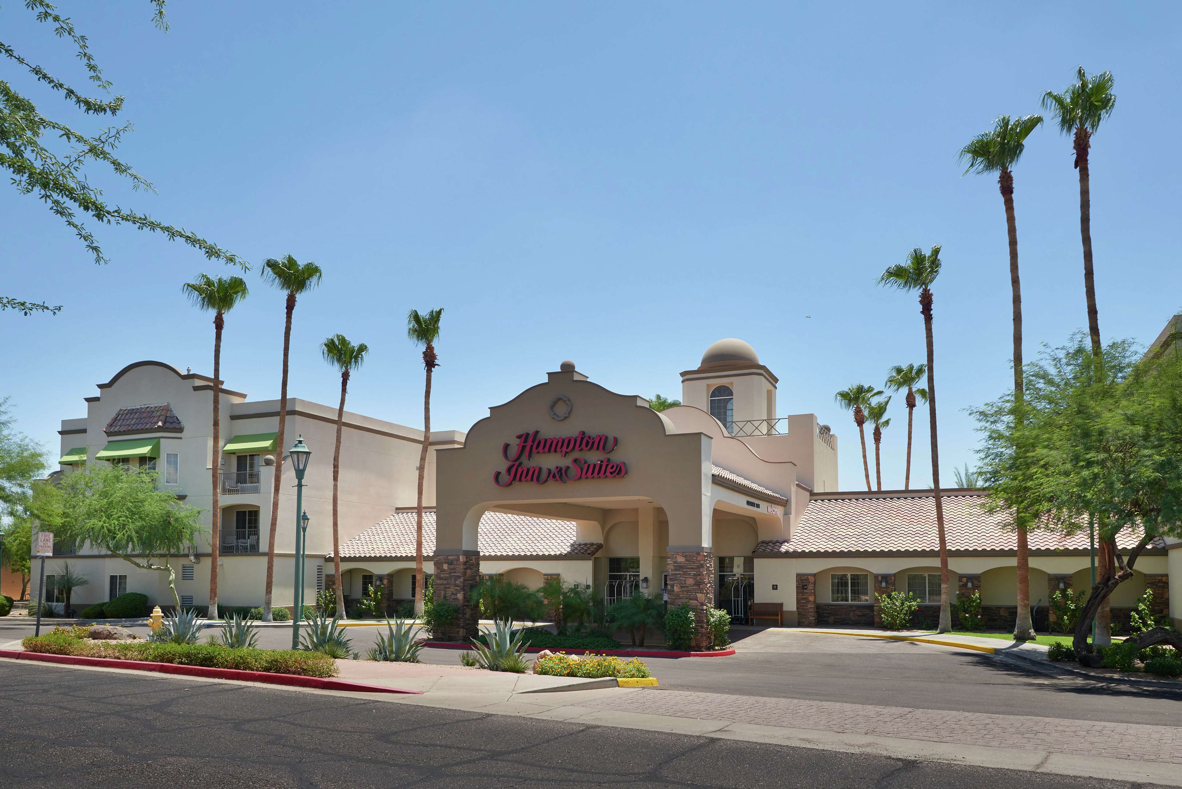 Hampton Inn & Suites Phoenix Scottsdale - photo 2