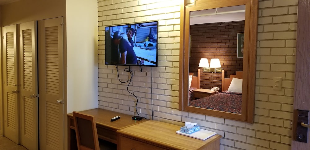 Americas Premier Inn - photo 11