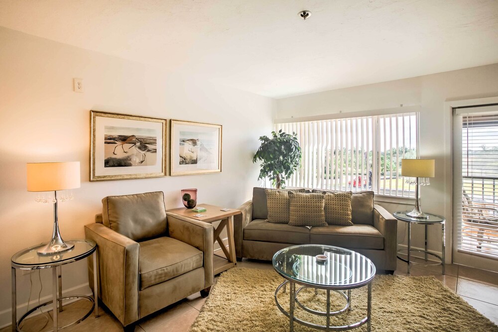 Resort Style Condo with Pool 19 Miles to Fort Myers - photo 10