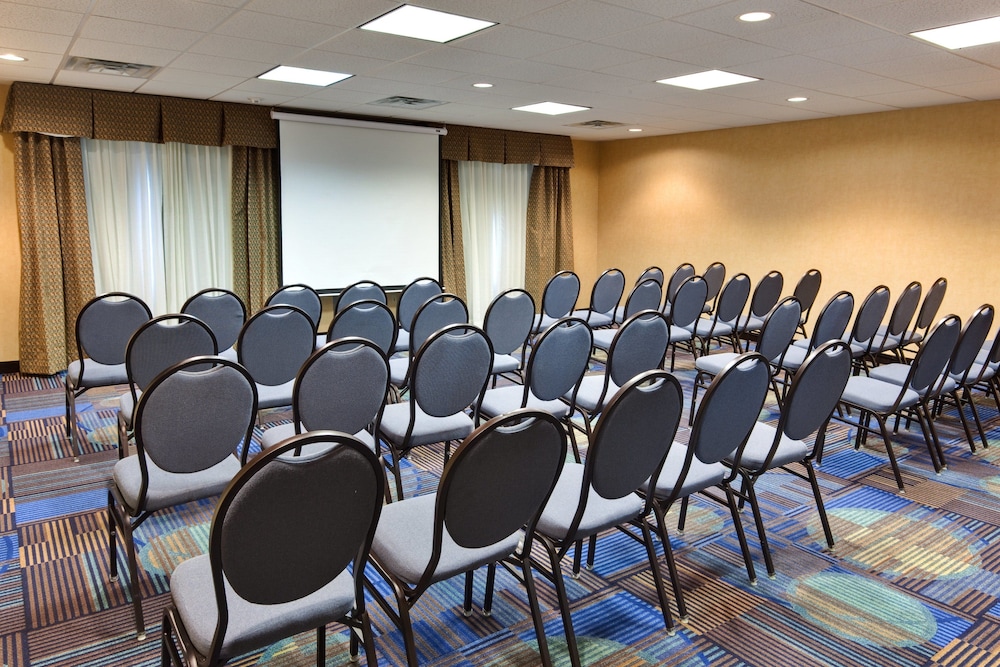 Holiday Inn Express Hotel & Suites Albuquerque Airport by IHG - photo 28