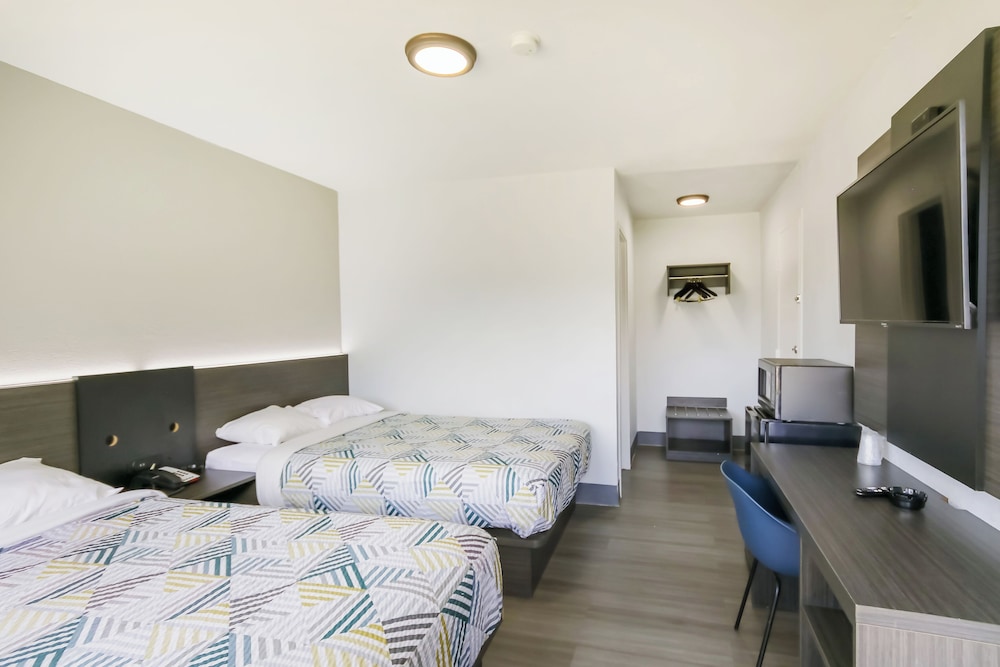 Motel6 Topeka KS Northwest - photo 20