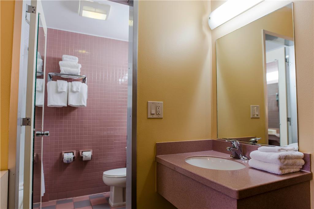 Howard Johnson by Wyndham Anaheim Hotel and Water Playground - photo 29
