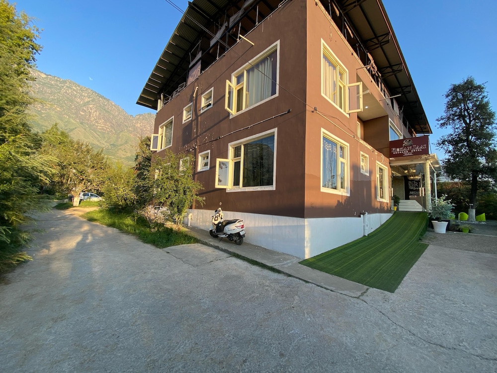 Rozan Jaai Orchard Hotel - carbon neutral hotel in Srinagar