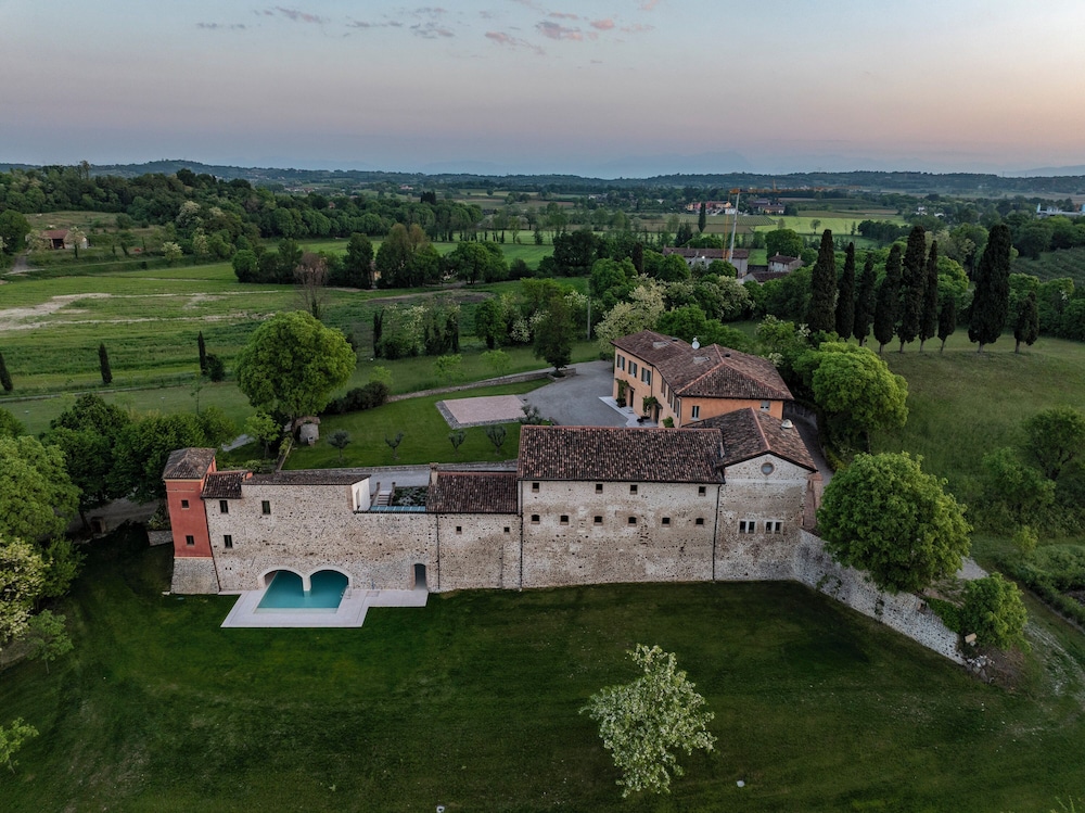 Corte Baruzzo Relais in Volta Mantovana, Italy