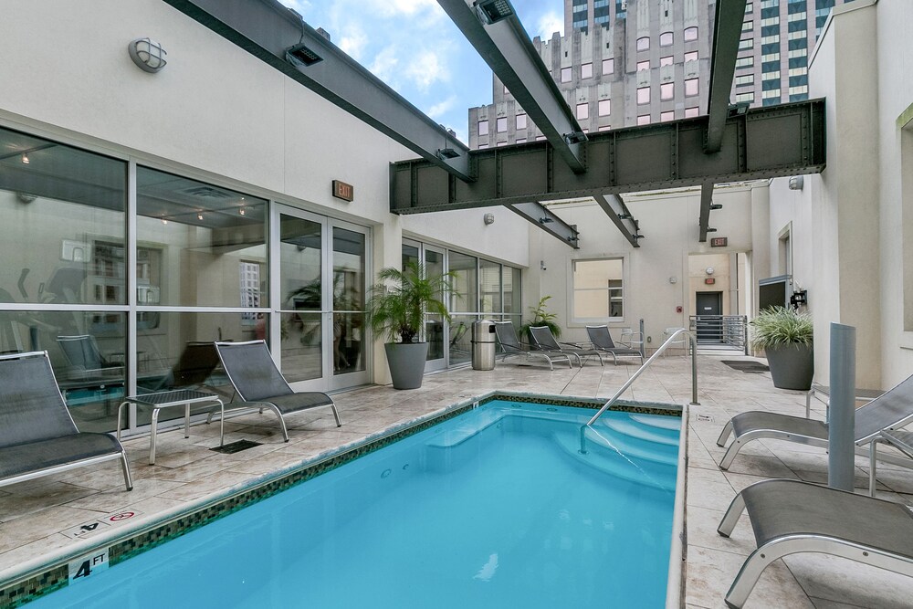 Sophisticated 1BR in C.B.D. by Sonder - photo 14