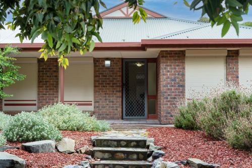 Relaxing Holiday Home Pets Are Welcome — 4-Star Luxury Hotel in Victor Harbor, Australia