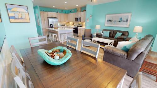 DeSoto Beach Club 309 by Tybee Beach Vacation Rentals — 4-Star Luxury Hotel in Tybee Island, United States