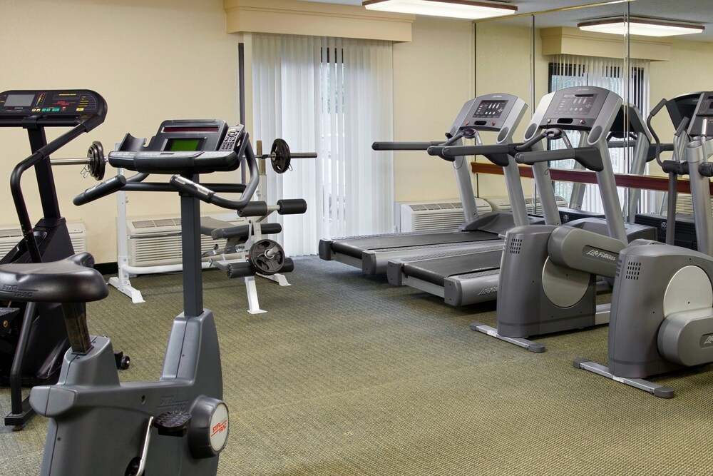 Courtyard by Marriott Hampton - photo 11