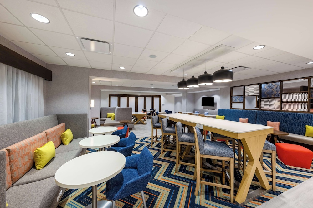 Hampton Inn Kansas City Southeast - photo 3