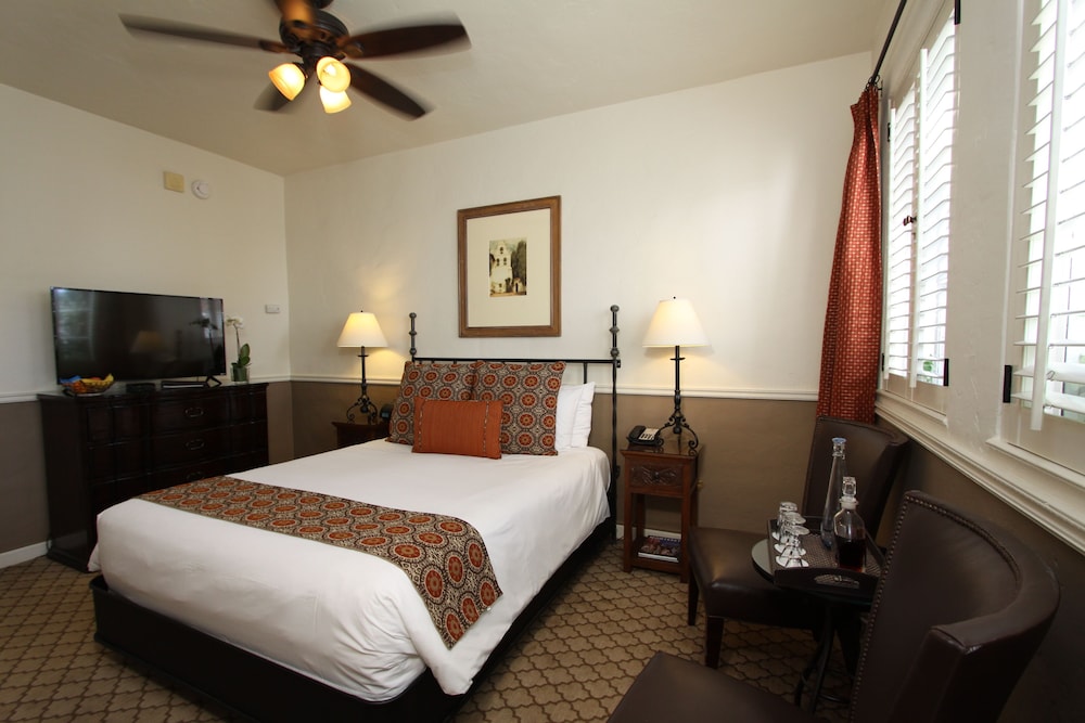 Cypress Inn - photo 7