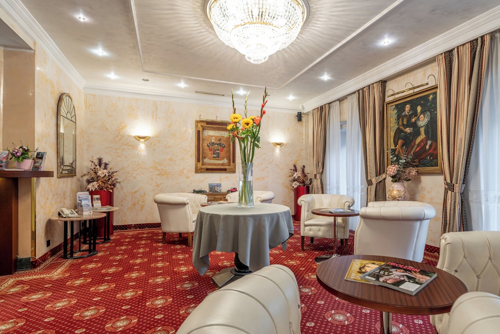 Hotel Neue Post I self check in in Innsbruck, Austria