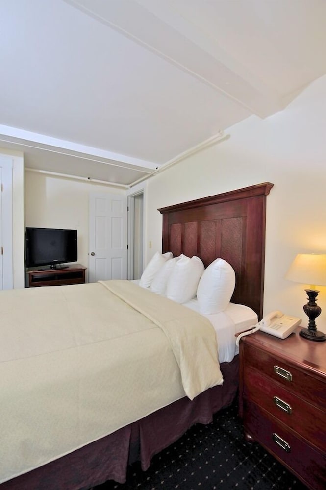 Jailhouse Inn - photo 24