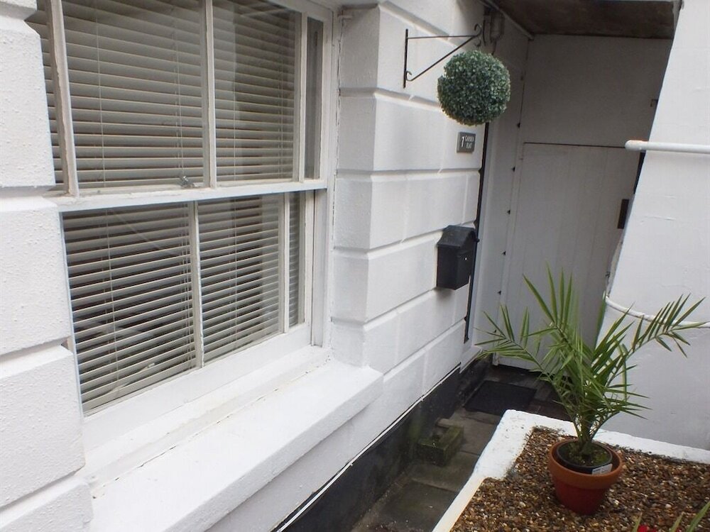 The Garden Flat — 4-Star Luxury Hotel in Royal Tunbridge Wells, United Kingdom