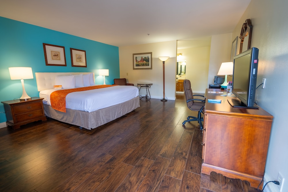 Howard Johnson by Wyndham Buena Park - photo 10