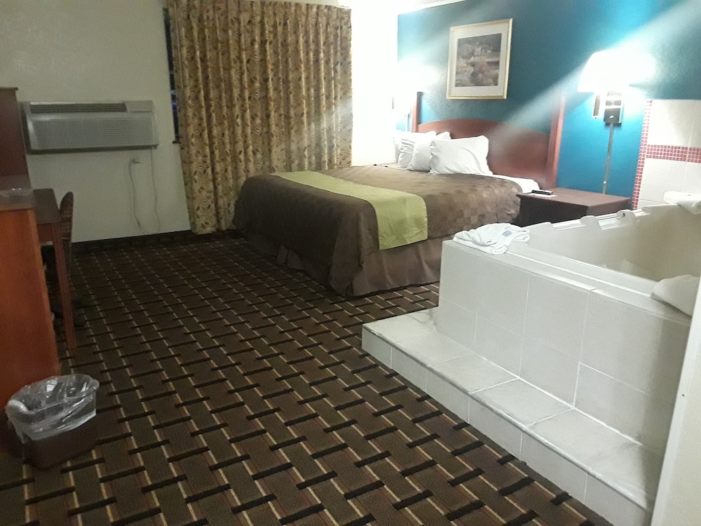 Faribault Hometown Inn & Suites - photo 6