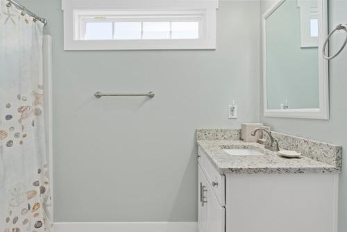 All Summer Long by Oak Island Accommodations - photo 4