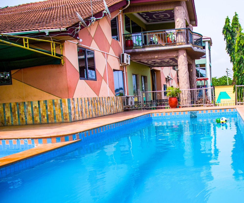 Triple Hill Hotel