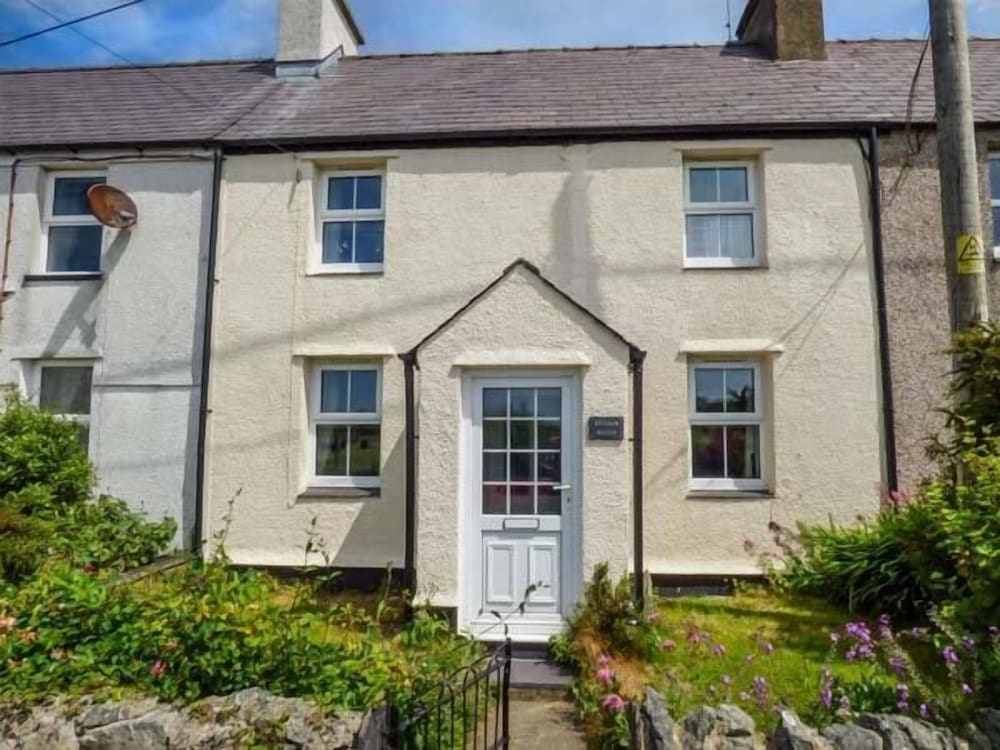 Bwthyn Megan 10335584 — Gaerwen