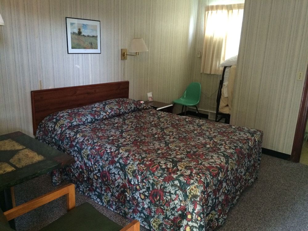 Maples Motel - photo 18