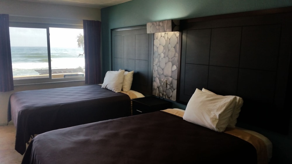 Driftwood Beach Motel - photo 12