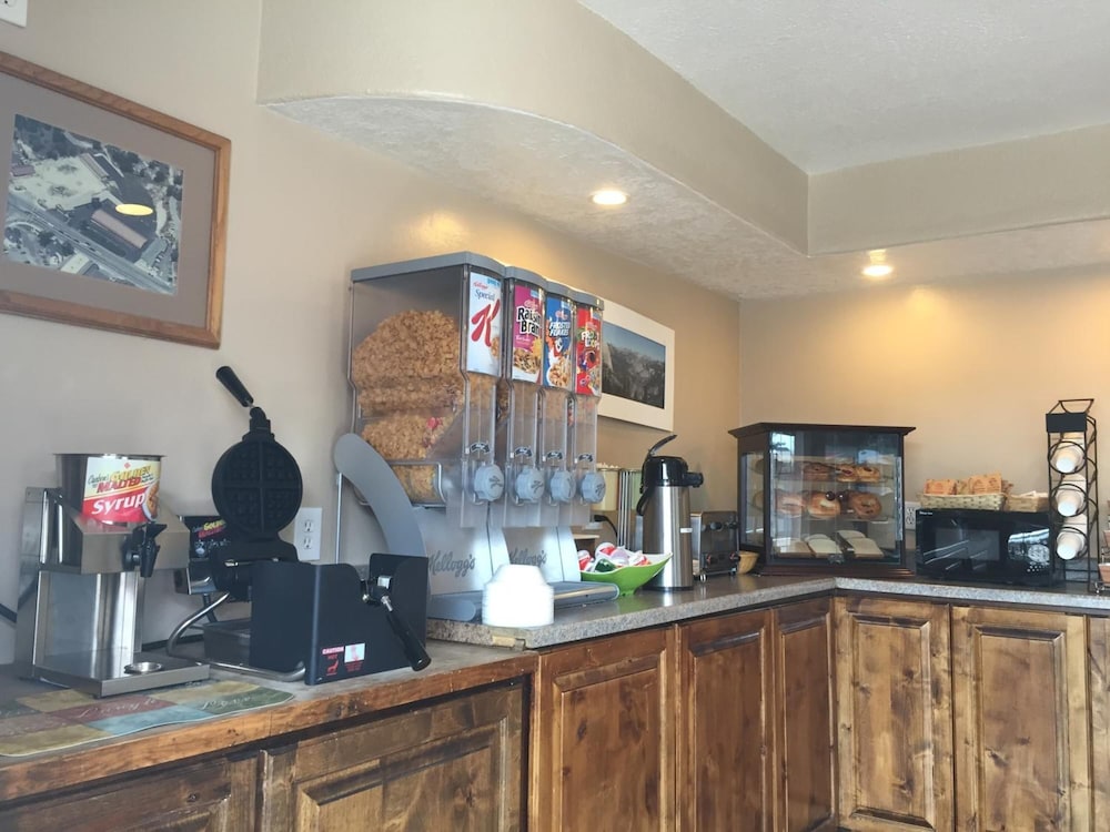 Oakhurst Lodge - photo 16