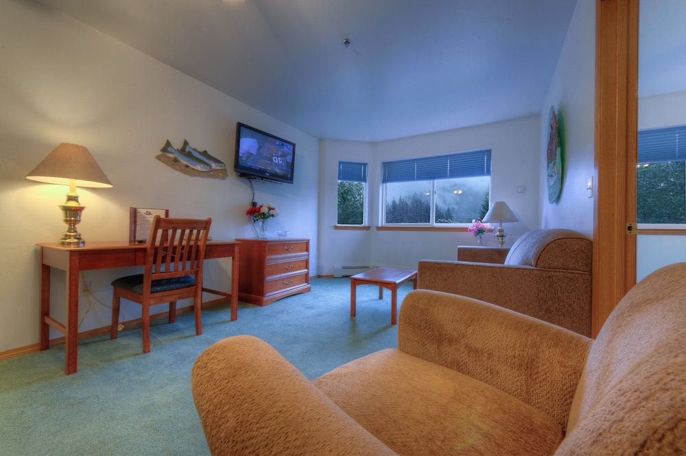 Frontier Suites Hotel in Juneau - photo 8